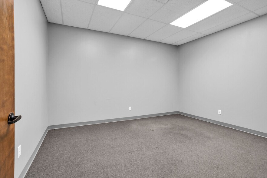 More Photos Of 2418 N Frazier, Conroe Warehouse For Lease