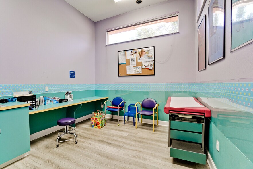 More Photos Of 1666 Mound St, Sarasota Medical For Sale