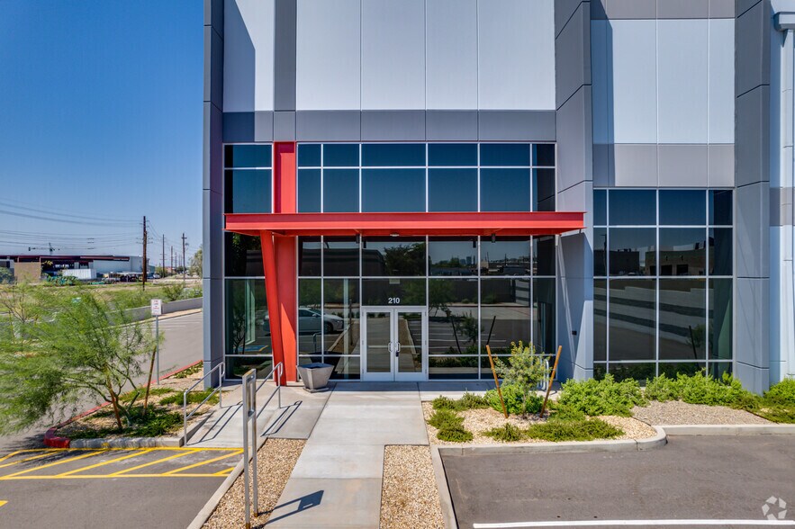 More Photos Of 4250 E Superior Ave, Phoenix Warehouse For Lease