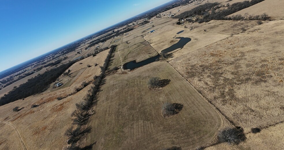 More Photos Of 2184 VZ County Road 2120, Canton Showroom For Sale