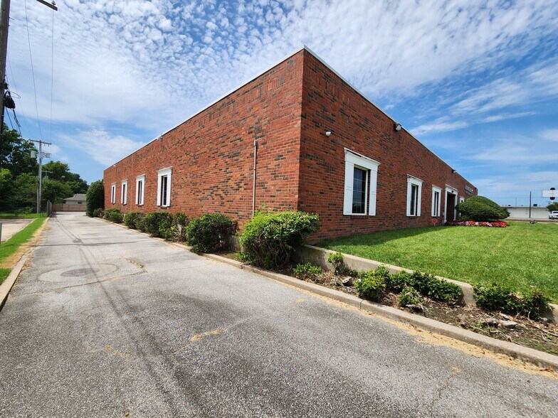 More Photos Of 3530 E 31st St, Tulsa Office For Sale