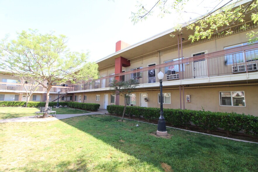 More Photos Of 532-620 N Fulton St, Fresno Apartments For Sale