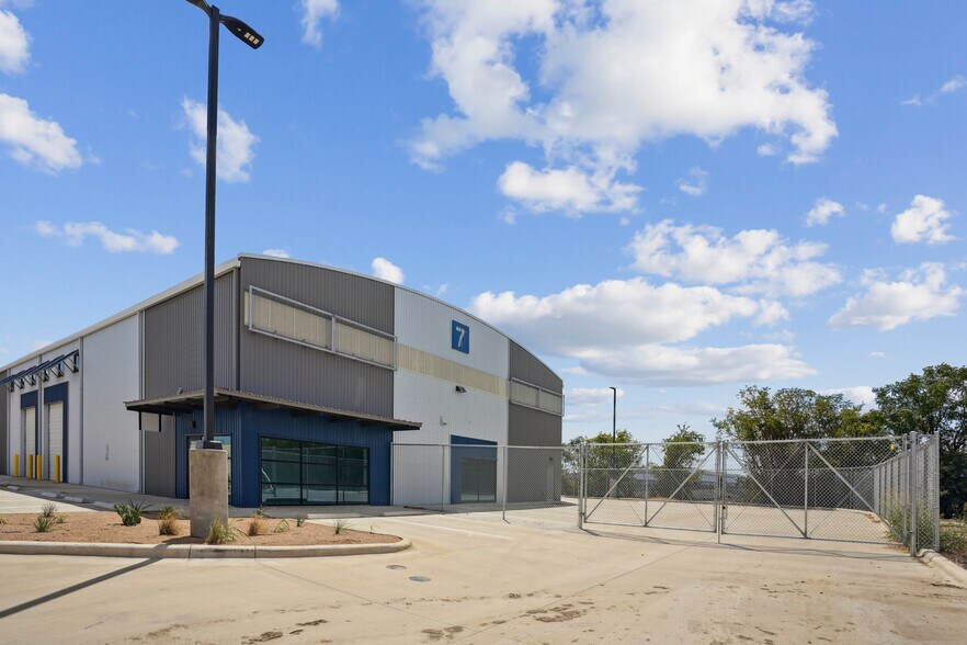 More Photos Of 5601 FM 973, Del Valle Unknown For Lease