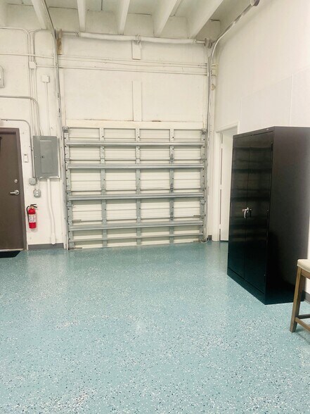 More Photos Of 1211 Okeechobee Rd, West Palm Beach Warehouse For Lease