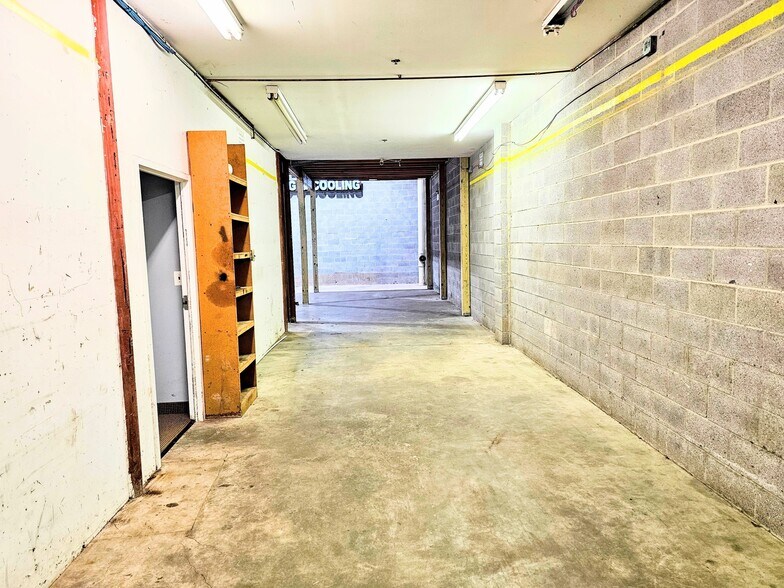 More Photos Of 45681 Oakbrook Ct, Sterling Flex For Sale