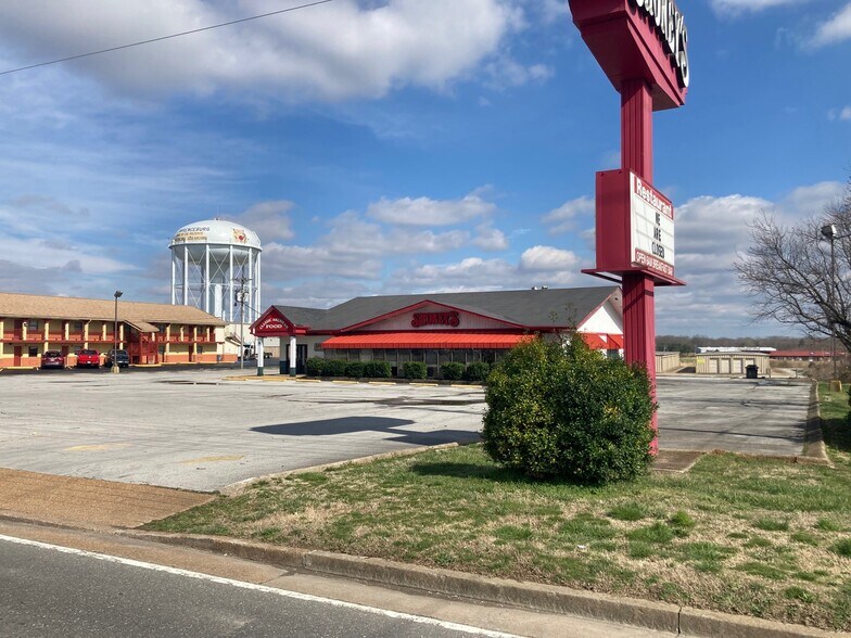 2124 N Locust Ave, Lawrenceburg, TN 38464 Retail For Lease