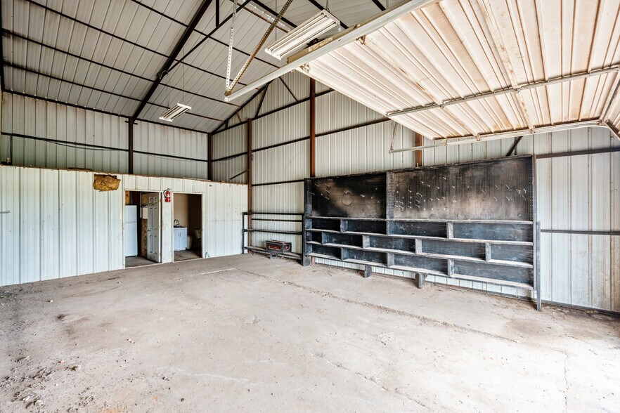 More Photos Of 403 Linwood Plz, Lindsay Warehouse For Sale