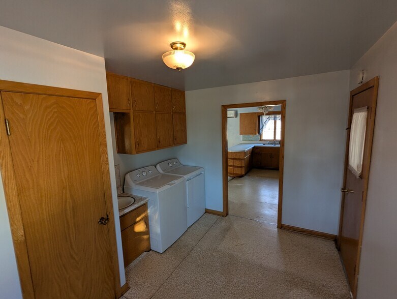 More Photos Of 340 Elm St E, Canova Sports And Entertainment For Sale