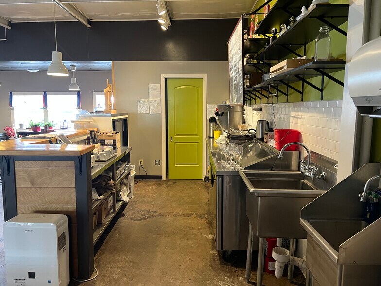 More Photos Of 6895 Paoli Rd, Belleville Restaurant For Sale