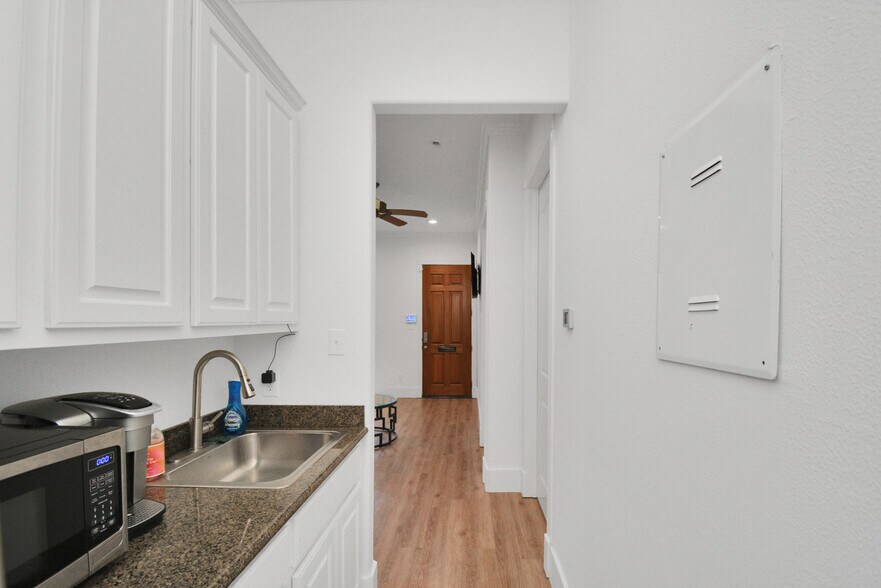 More Photos Of 12824 Willow Centre Dr, Houston Medical For Sale