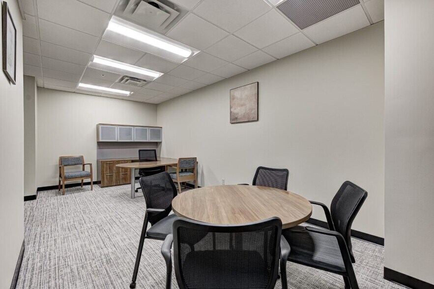 More Photos Of 429 N Pennsylvania St, Indianapolis Office For Lease