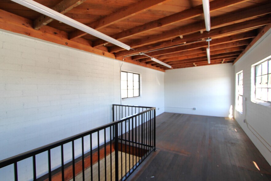 More Photos Of 521 Commercial St, Glendale Warehouse For Lease
