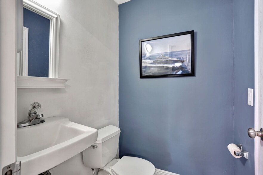 More Photos Of 3496 NE 12th Ter, Oakland Park Warehouse For Sale