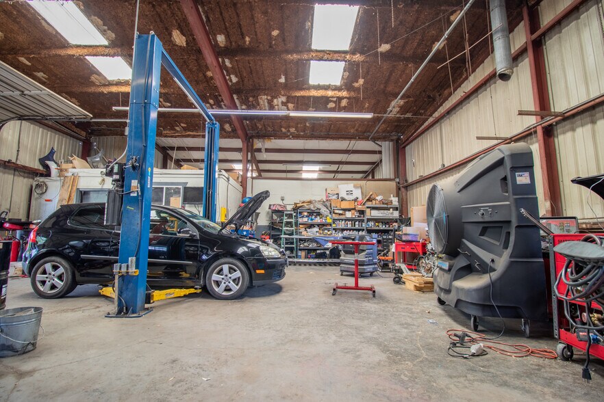 More Photos Of 539 N Frazier St, Conroe Auto Repair For Sale