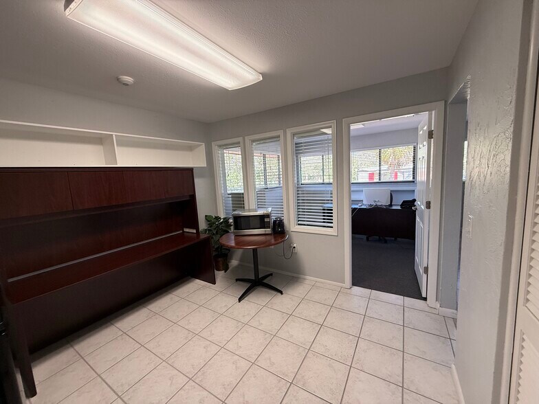 More Photos Of 5550 26th St, Bradenton Medical For Sale