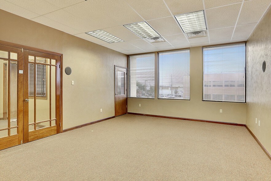 More Photos Of 824 Elmwood Park Blvd, New Orleans Medical For Lease