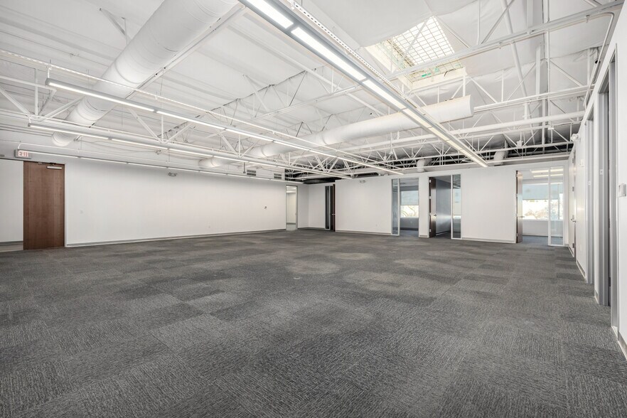 More Photos Of 450 N 54th St, Chandler Distribution For Lease