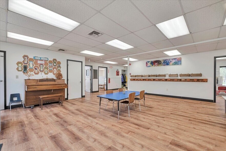 More Photos Of 4 Glenna Dr, Carmel Specialty For Sale