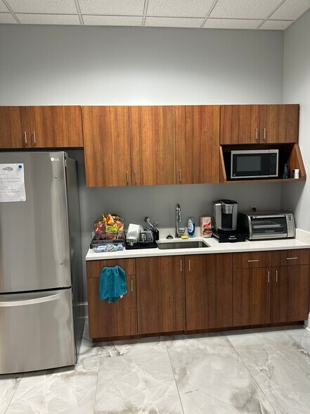 More Photos Of 16740 Birkdale Commons Pky, Huntersville Office Residential For Lease