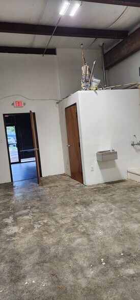 More Photos Of 3035-3099 PS Business Center Dr, Woodbridge Light Manufacturing For Lease