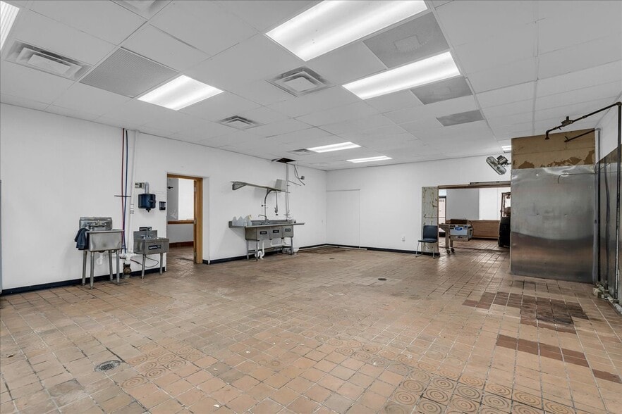 More Photos Of 12010 Greenfield Rd, Detroit General Retail For Sale
