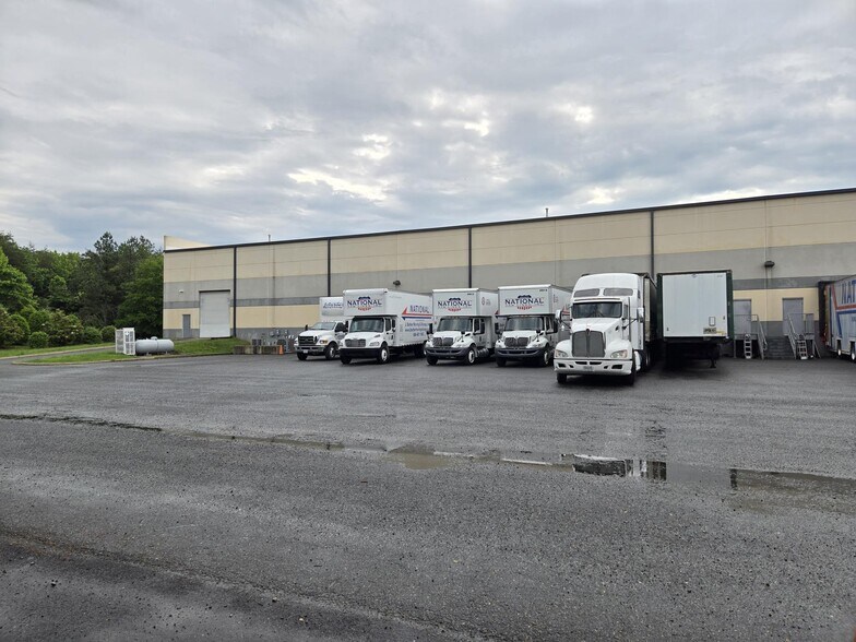 More Photos Of 8110 River Stone Dr, Fredericksburg Warehouse For Lease