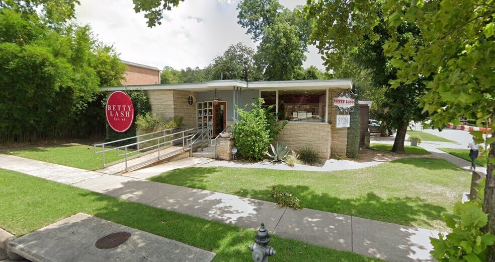 More Photos Of 515 W 15th St, Austin Freestanding For Lease