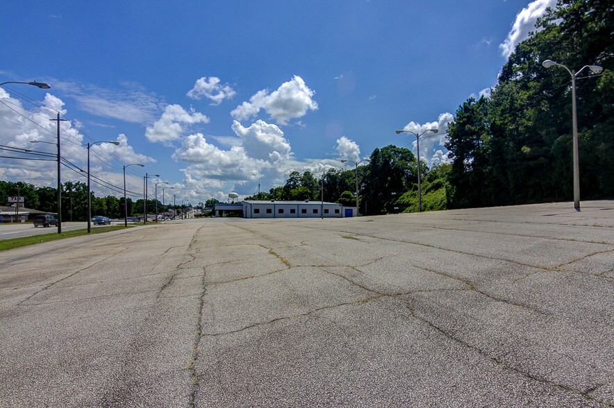 More Photos Of 709 New Franklin Rd, Lagrange Freestanding For Lease