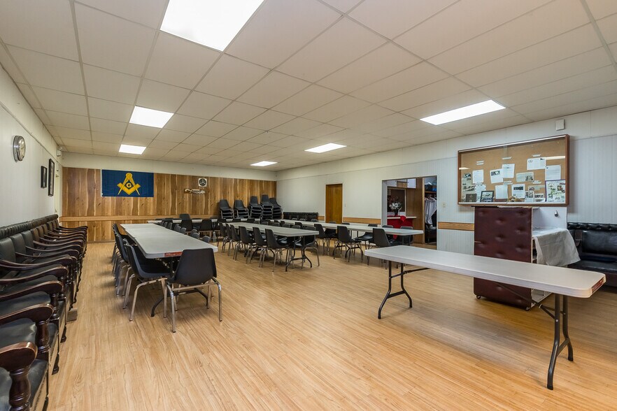 More Photos Of 33860 Pine st, Abbotsford Flex For Sale