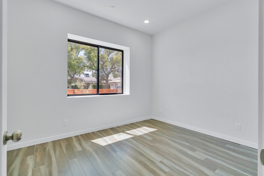 More Photos Of 5622 Willowcrest Ave, North Hollywood Apartments For Sale