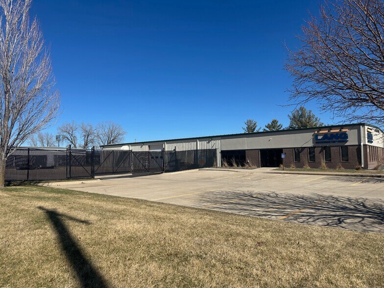 More Photos Of 1915 SE 41st St, Grimes Warehouse For Lease