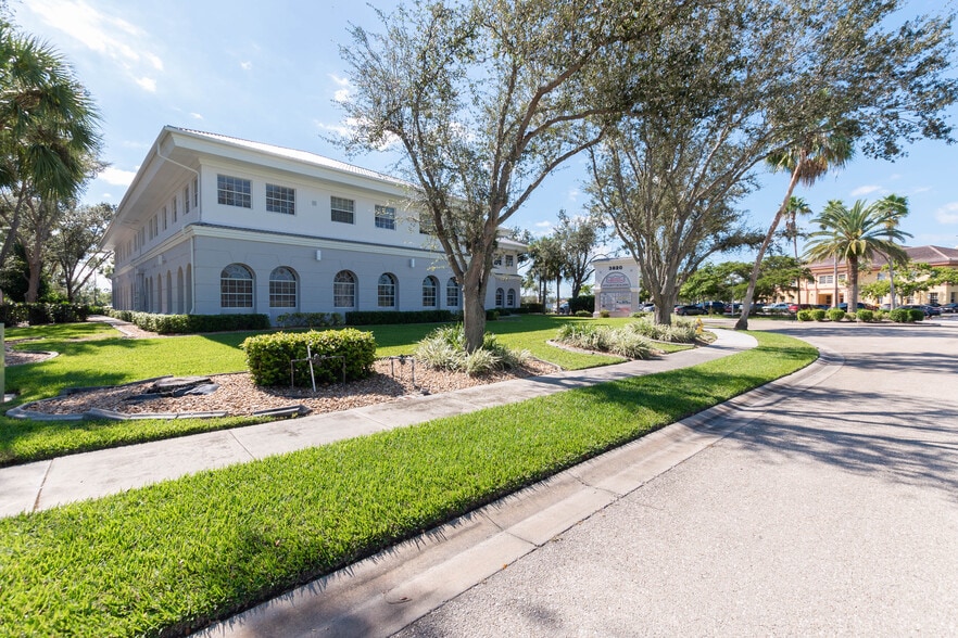 More Photos Of 3820 Colonial Blvd, Fort Myers Medical For Lease