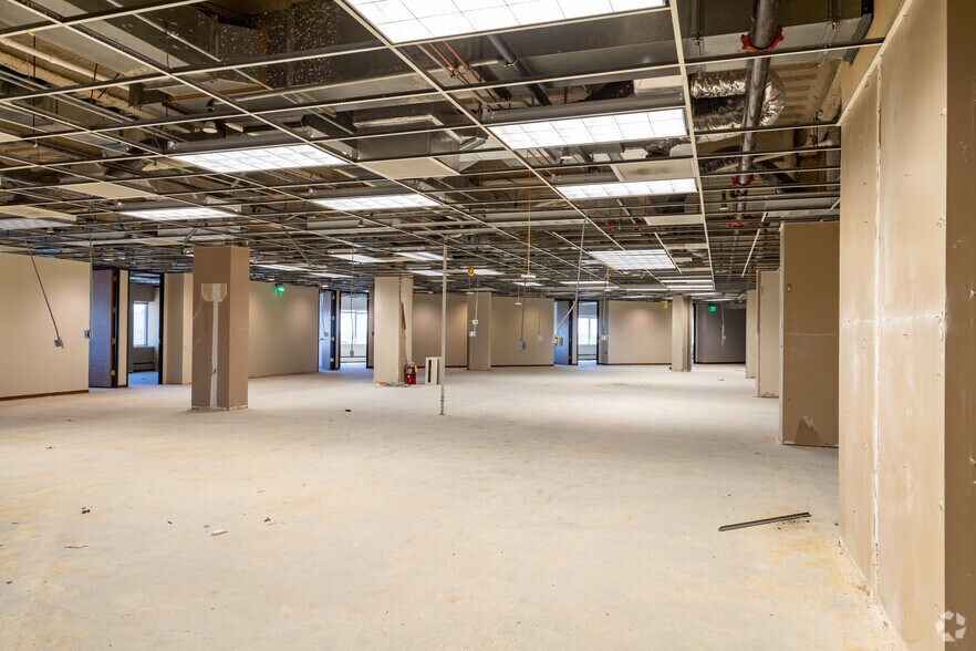 More Photos Of 801-803 W Big Beaver Rd, Troy Office For Lease