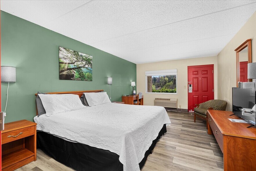 More Photos Of 182 Quillens Chapel Rd, Campton Hotel For Sale