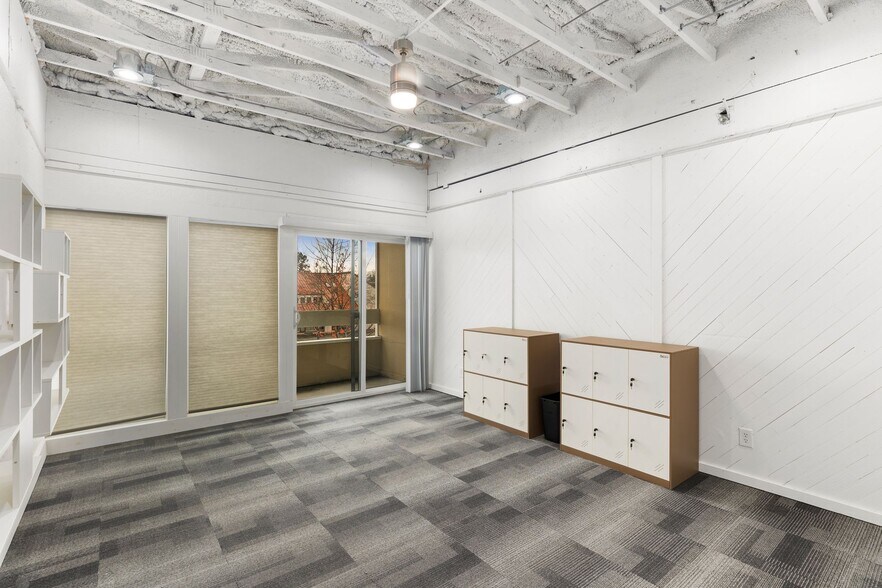 More Photos Of 22030 7th Ave S, Des Moines Medical For Sale