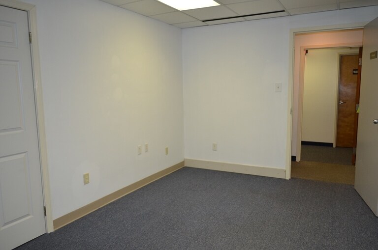 More Photos Of 283 2nd Street Pike, Southampton Office For Sale