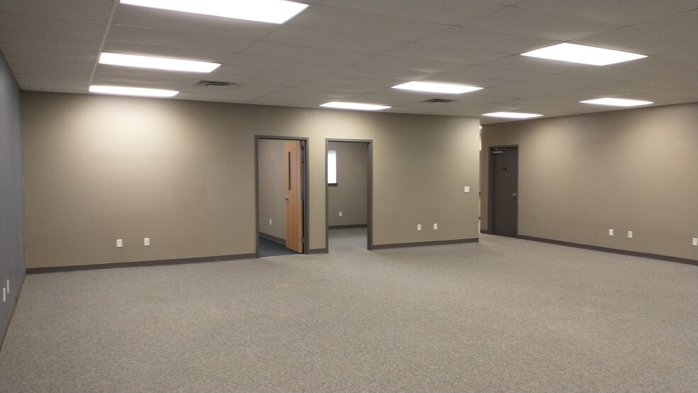 More Photos Of 171 S Lester Ave, Sidney Warehouse For Lease