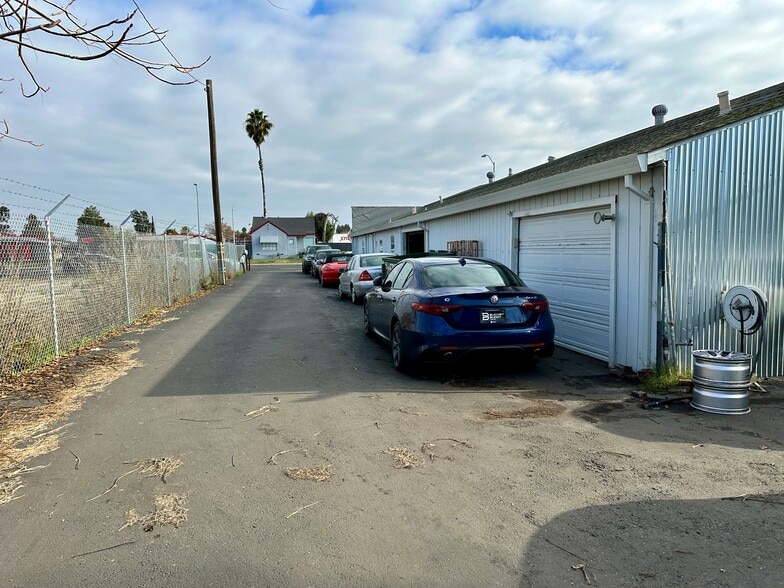 More Photos Of 600 Harbor Blvd, West Sacramento Warehouse For Sale