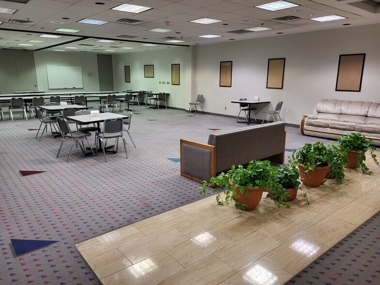 More Photos Of 2900 O St, Lincoln Office For Lease