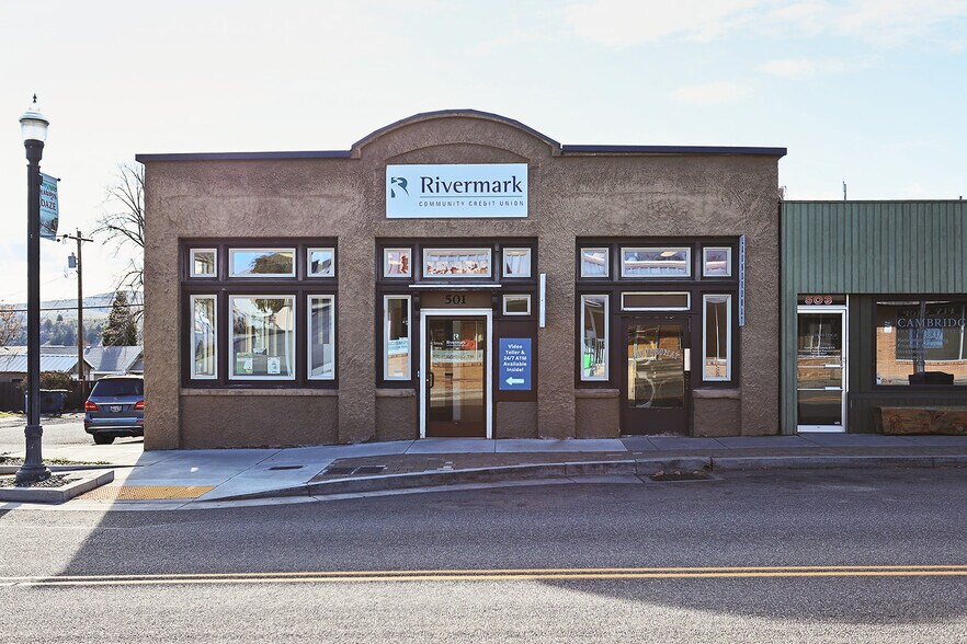 More Photos Of 501 Deschutes Ave, Maupin Freestanding For Sale