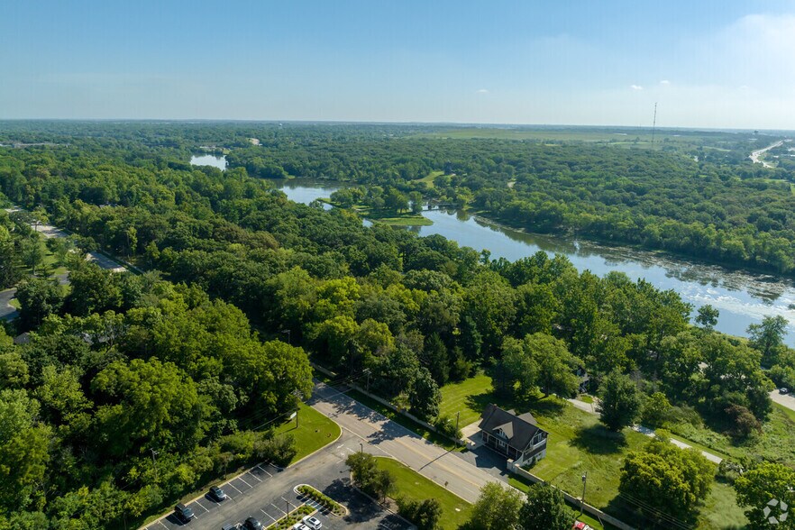 More Photos Of 2000 S Batavia Ave, Geneva Office For Lease