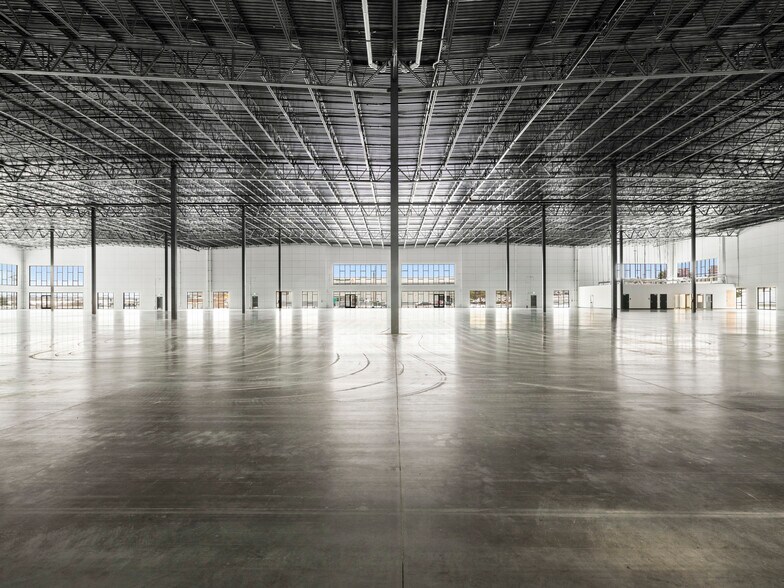 More Photos Of 565 Parkland Drive, Sandy Warehouse For Lease