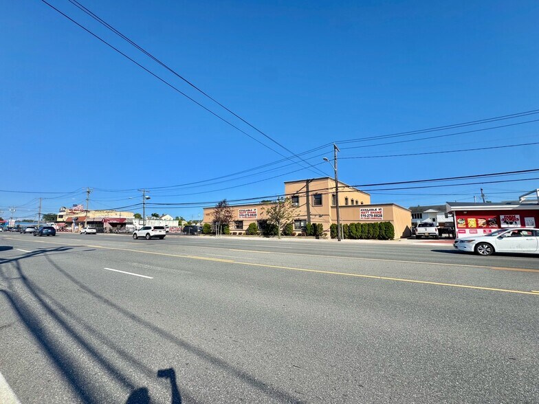 More Photos Of 4435 Austin Blvd, Island Park Office Residential For Sale