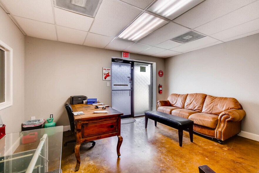 More Photos Of 13734 Lookout Rd, San Antonio Light Manufacturing For Lease