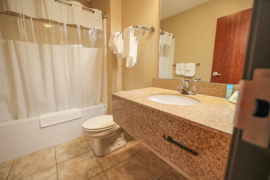 More Photos Of 625 W Washington St, Pittsfield Hotel For Sale