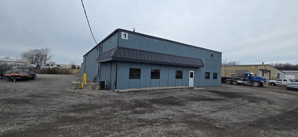 More Photos Of 1359 E Hanthorn Rd, Lima Light Distribution For Lease