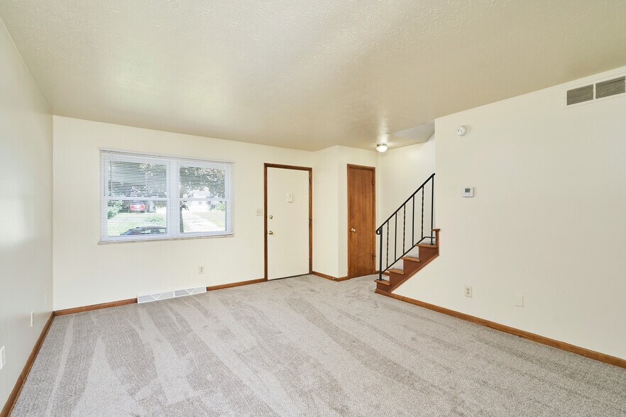 More Photos Of 926 Russell Ave, Akron Apartments For Sale