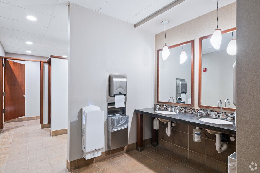 More Photos Of N19W23993 Ridgeview Pky, Waukesha Office For Sale