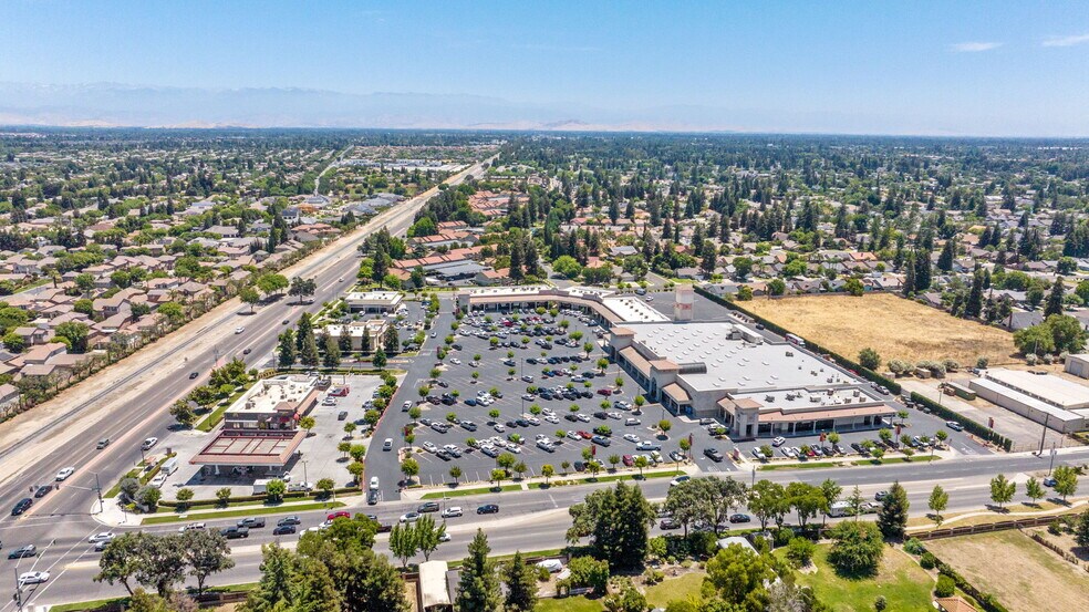 More Photos Of 5103-5211 W Goshen ave, Visalia General Retail For Lease