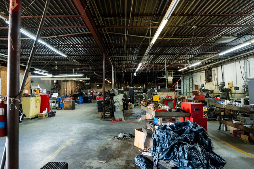 More Photos Of 1630 N Interstate 35 E, Lancaster Flex For Sale